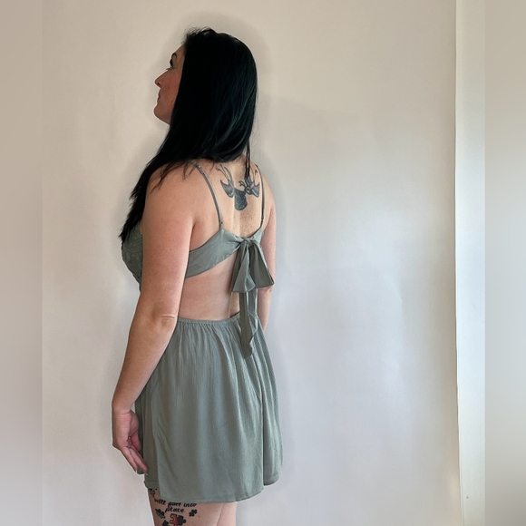 Crochet Busted Romper with Back Tie Detail, Various Sizes, NWT - Picture 3 of 3